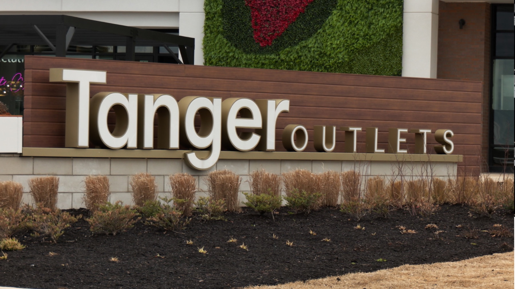 Tanger Outlets Nashville signage
